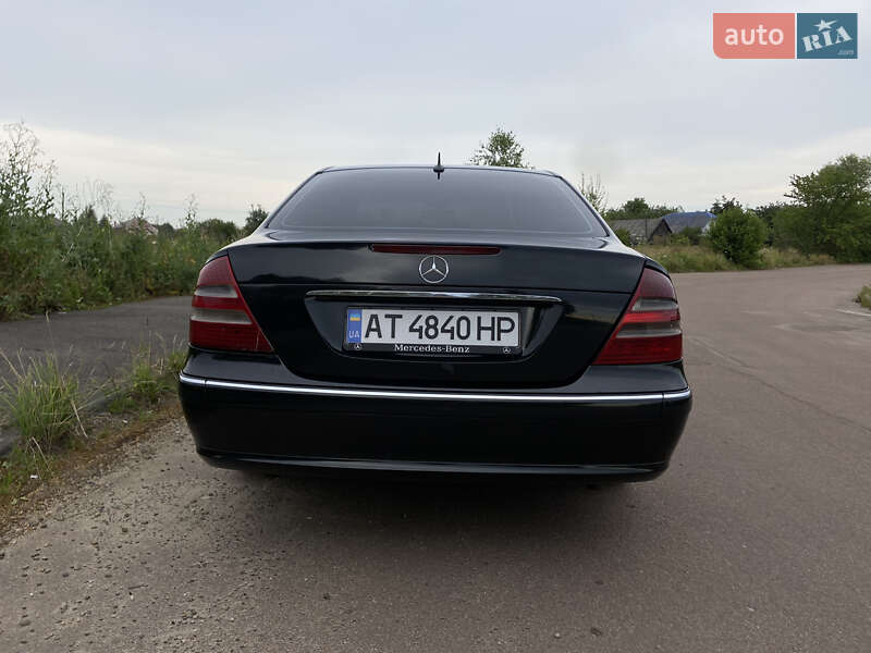 Седан Mercedes-Benz E-Class 2002 в Долині
