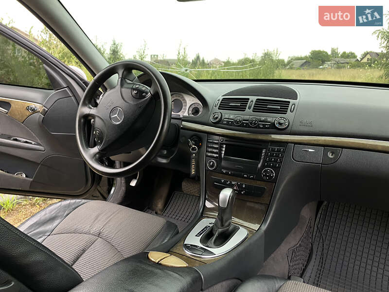 Седан Mercedes-Benz E-Class 2002 в Долині