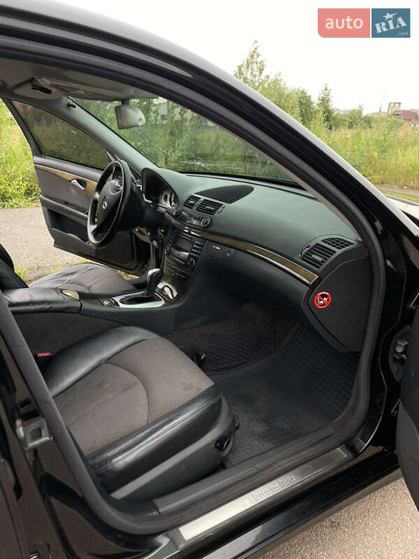 Седан Mercedes-Benz E-Class 2002 в Долині