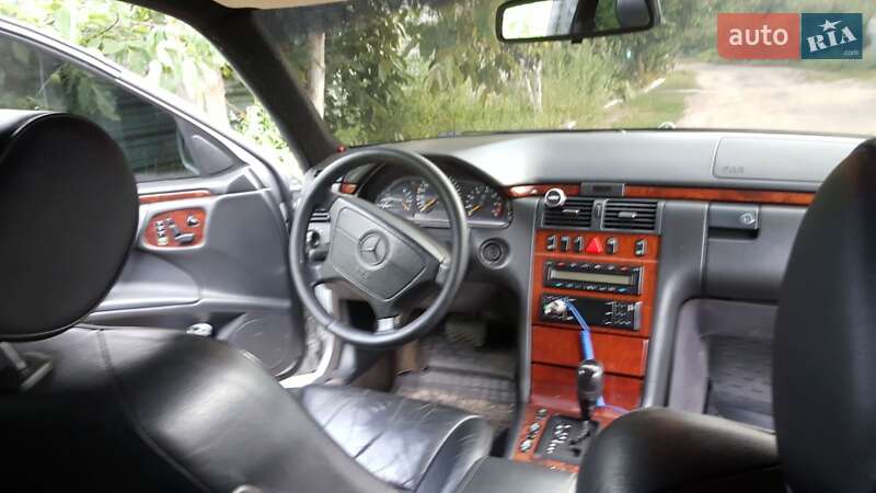 Седан Mercedes-Benz E-Class 1998 в Світловодську