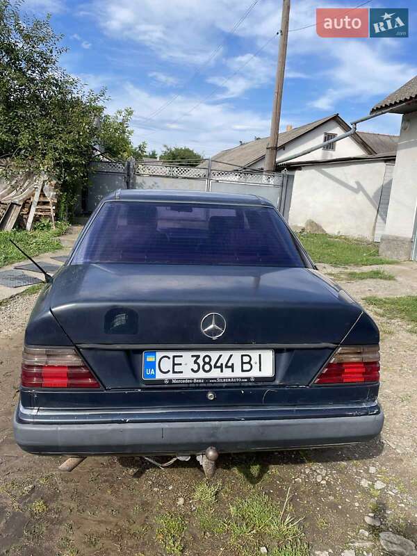 Седан Mercedes-Benz E-Class 1989 в Черновцах