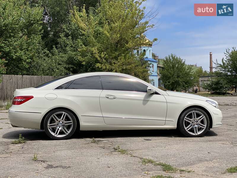 Купе Mercedes-Benz E-Class 2010 в Запорожье
