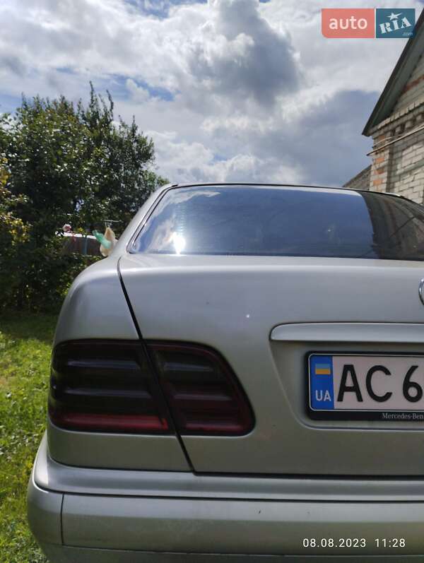 Седан Mercedes-Benz E-Class 2002 в Ратному