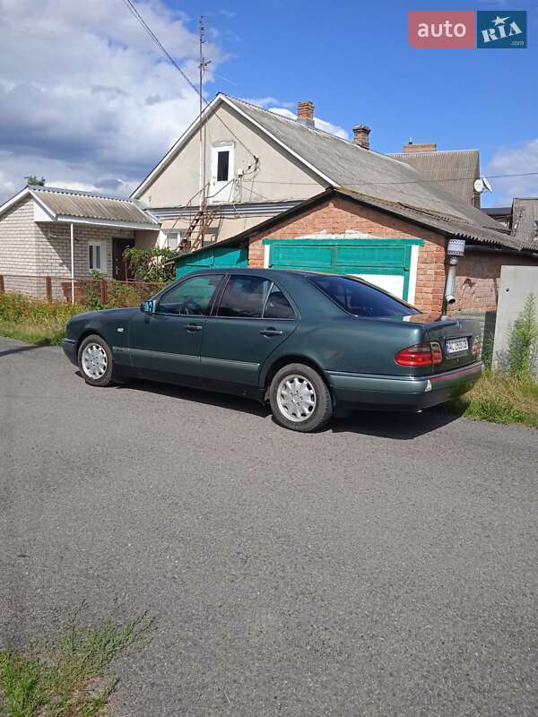 Седан Mercedes-Benz E-Class 1996 в Луцке