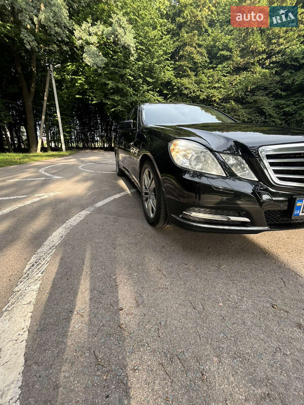 Седан Mercedes-Benz E-Class 2011 в Львові