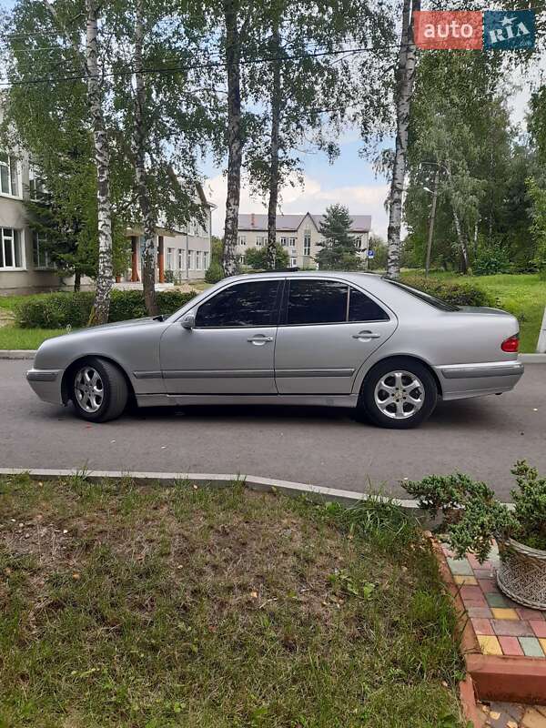 Седан Mercedes-Benz E-Class 2001 в Самборе