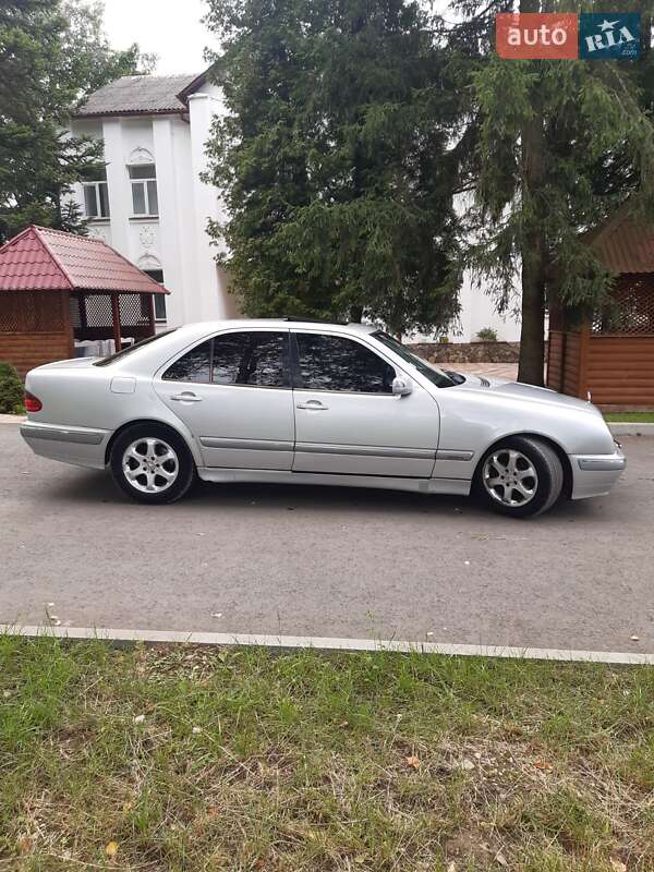 Седан Mercedes-Benz E-Class 2001 в Самборе