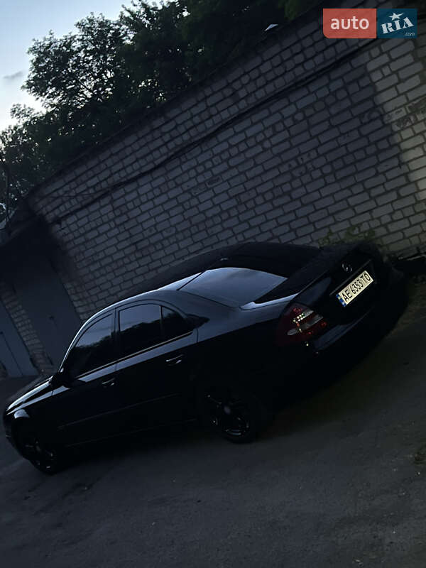 Седан Mercedes-Benz E-Class 2002 в Кривому Розі