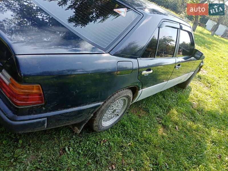 Седан Mercedes-Benz E-Class 1986 в Самборі