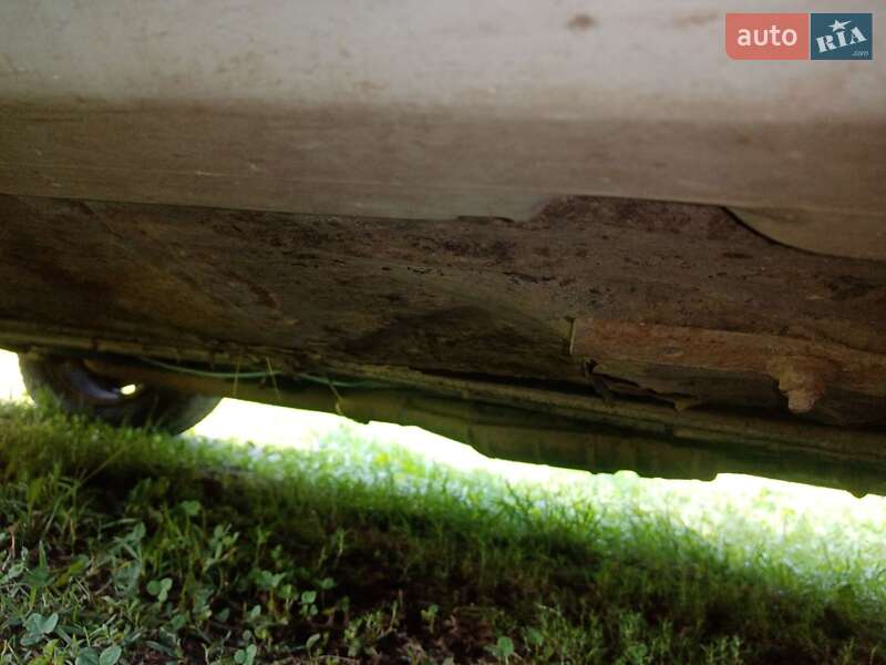 Седан Mercedes-Benz E-Class 1986 в Самборі