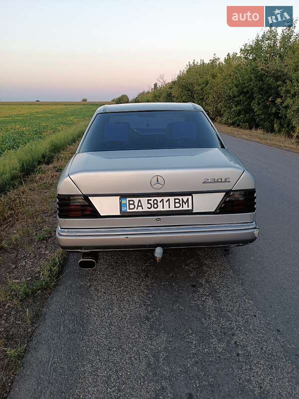 Седан Mercedes-Benz E-Class 1993 в Малой Виске