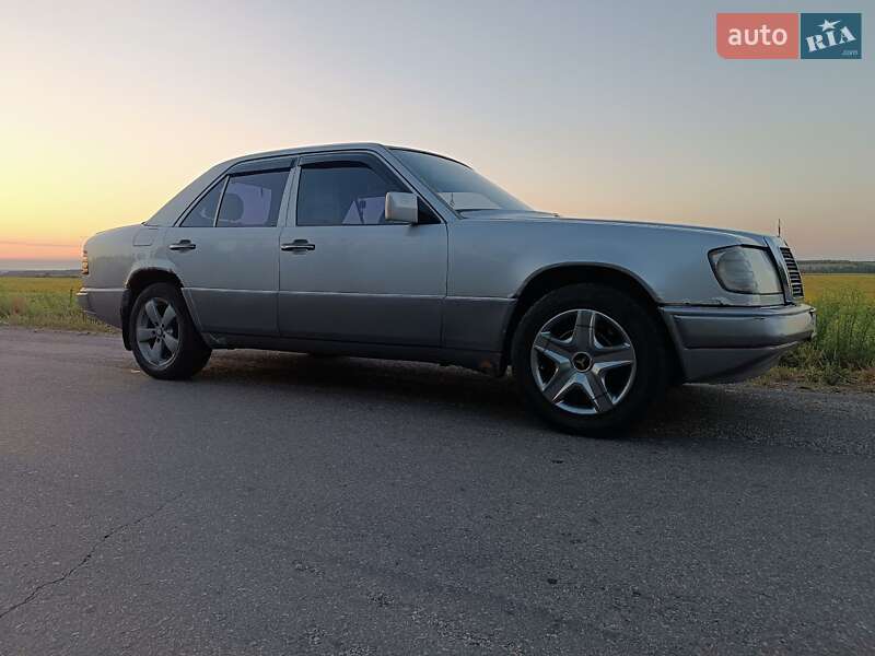 Седан Mercedes-Benz E-Class 1993 в Малой Виске
