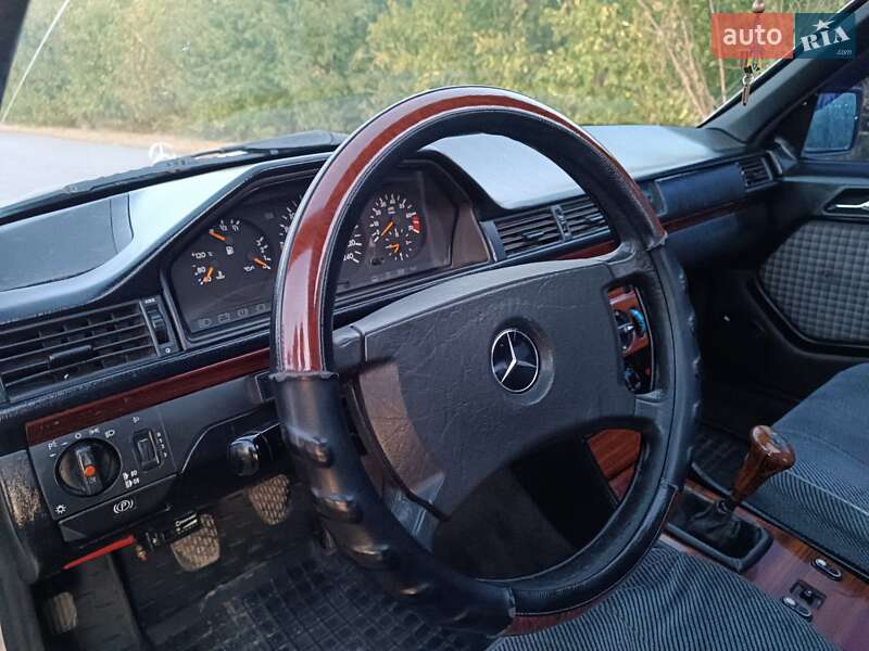 Седан Mercedes-Benz E-Class 1993 в Малой Виске