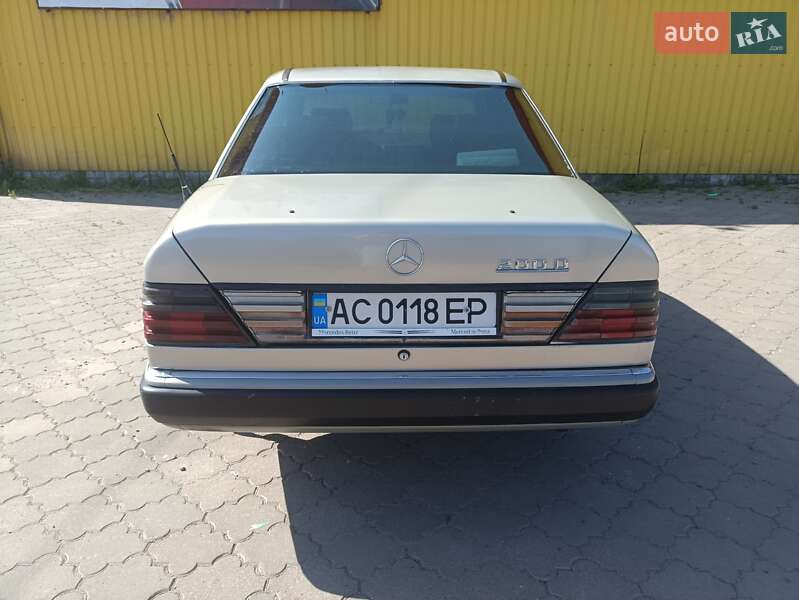 Седан Mercedes-Benz E-Class 1990 в Ковелі