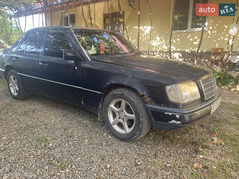 Седан Mercedes-Benz E-Class 1993 в Ужгороде
