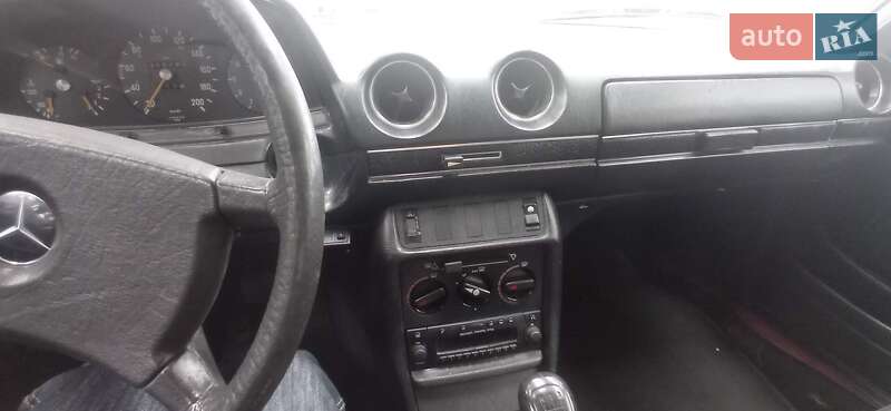 Седан Mercedes-Benz E-Class 1980 в Києві