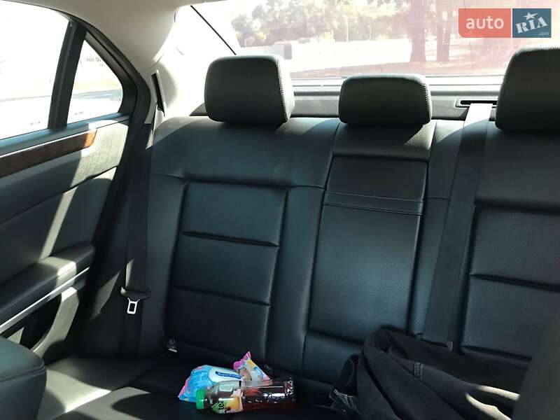 Седан Mercedes-Benz E-Class 2012 в Пулинах