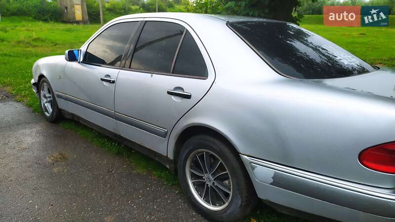 Седан Mercedes-Benz E-Class 1999 в Ивано-Франковске