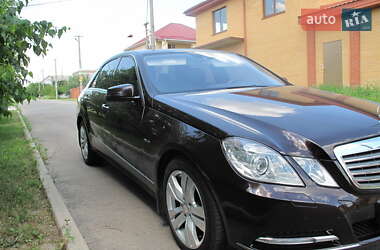 Седан Mercedes-Benz E-Class 2011 в Днепре