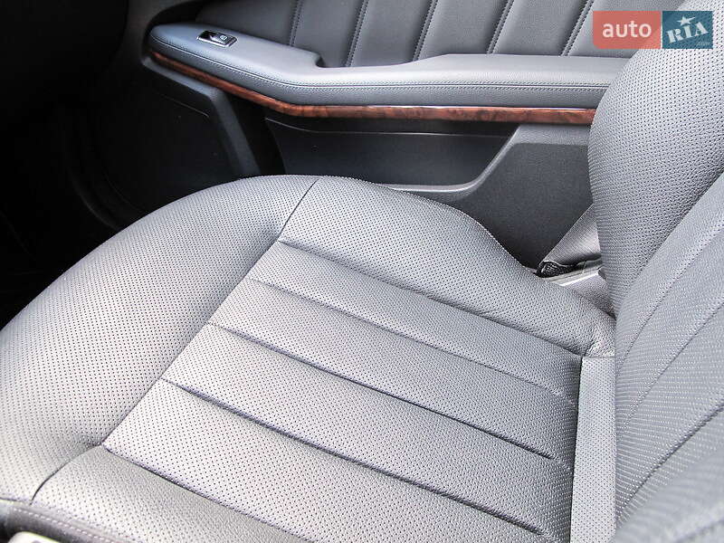 Седан Mercedes-Benz E-Class 2011 в Днепре