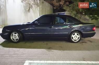 Седан Mercedes-Benz E-Class 1997 в Києві