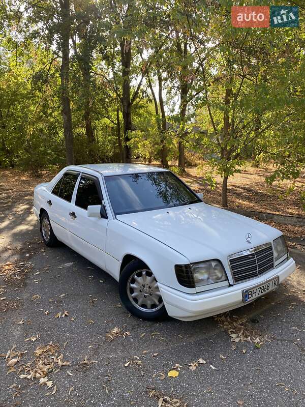 Седан Mercedes-Benz E-Class 1995 в Черноморске