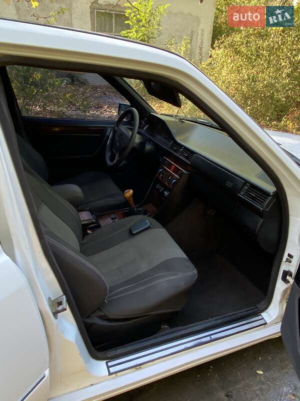 Седан Mercedes-Benz E-Class 1995 в Черноморске