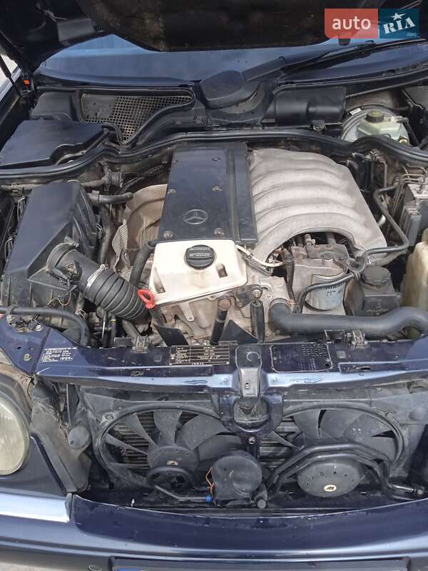 Седан Mercedes-Benz E-Class 1997 в Чернівцях