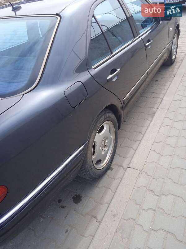 Седан Mercedes-Benz E-Class 1997 в Чернівцях