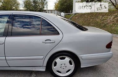 Седан Mercedes-Benz E-Class 2000 в Львове