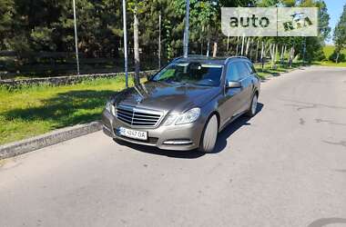 Универсал Mercedes-Benz E-Class 2012 в Днепре