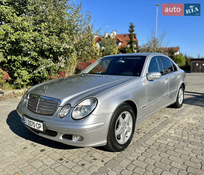 Седан Mercedes-Benz E-Class 2004 в Глобине