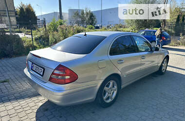 Седан Mercedes-Benz E-Class 2004 в Глобине