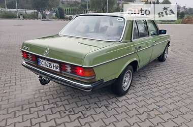 Седан Mercedes-Benz E-Class 1980 в 