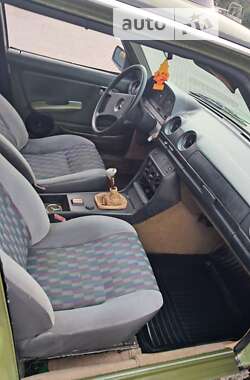 Седан Mercedes-Benz E-Class 1980 в 