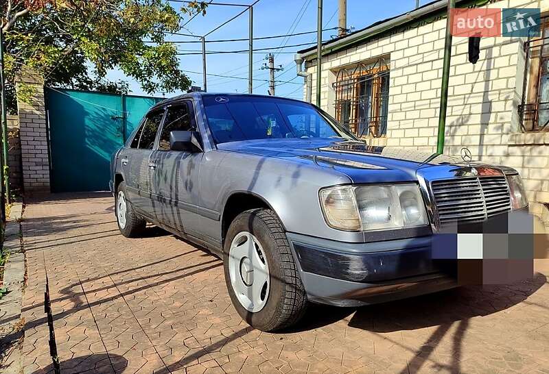 Седан Mercedes-Benz E-Class 1988 в Одессе