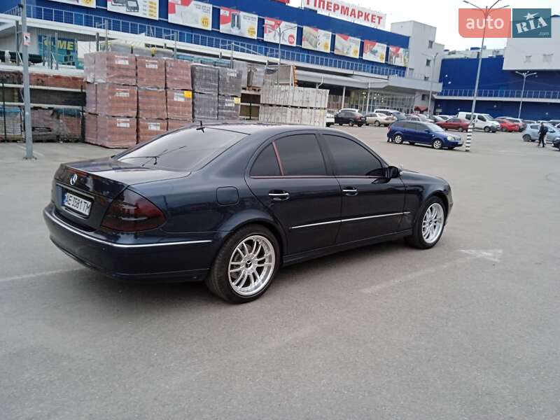 Седан Mercedes-Benz E-Class 2002 в Дніпрі