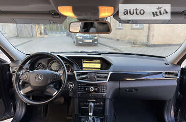 Седан Mercedes-Benz E-Class 2011 в 