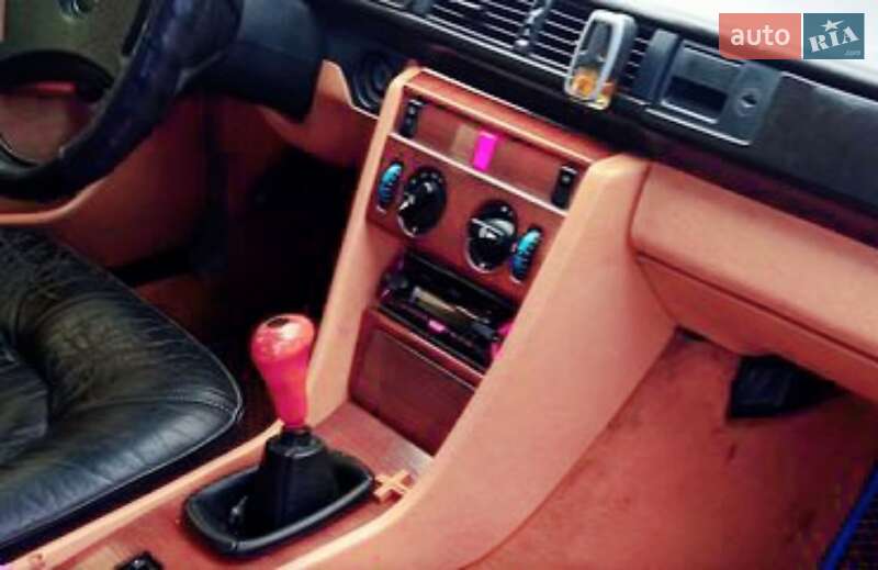 Седан Mercedes-Benz E-Class 1987 в Полтаві