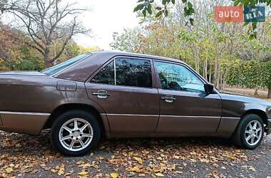 Седан Mercedes-Benz E-Class 1992 в Одесі