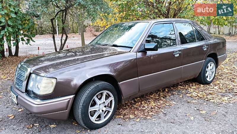 Седан Mercedes-Benz E-Class 1992 в Одессе