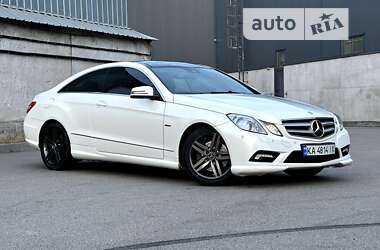 Купе Mercedes-Benz E-Class 2010 в 