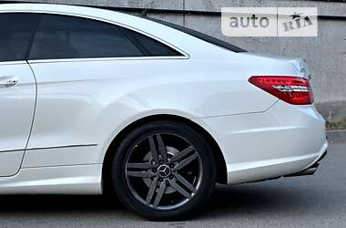 Купе Mercedes-Benz E-Class 2010 в 