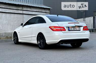 Купе Mercedes-Benz E-Class 2010 в 