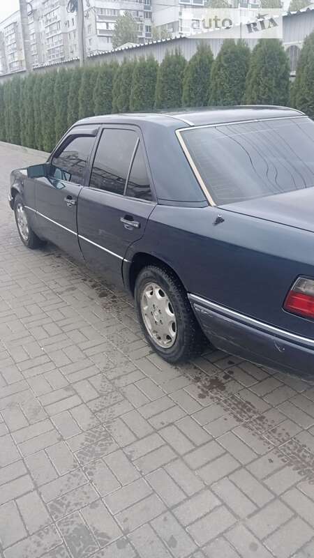 Седан Mercedes-Benz E-Class 1994 в Рогатині