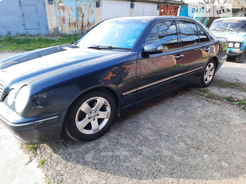 Седан Mercedes-Benz E-Class 2000 в Бершаді