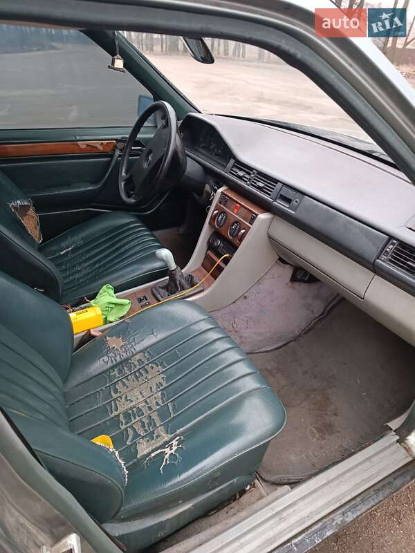 Седан Mercedes-Benz E-Class 1987 в Кропивницькому