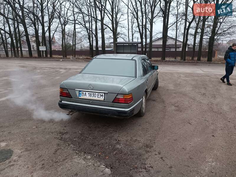 Седан Mercedes-Benz E-Class 1987 в Кропивницькому