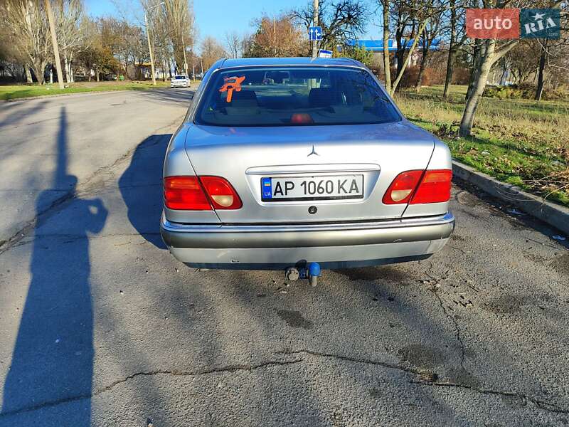Седан Mercedes-Benz E-Class 1995 в Запоріжжі