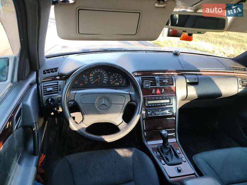 Седан Mercedes-Benz E-Class 1995 в Запоріжжі